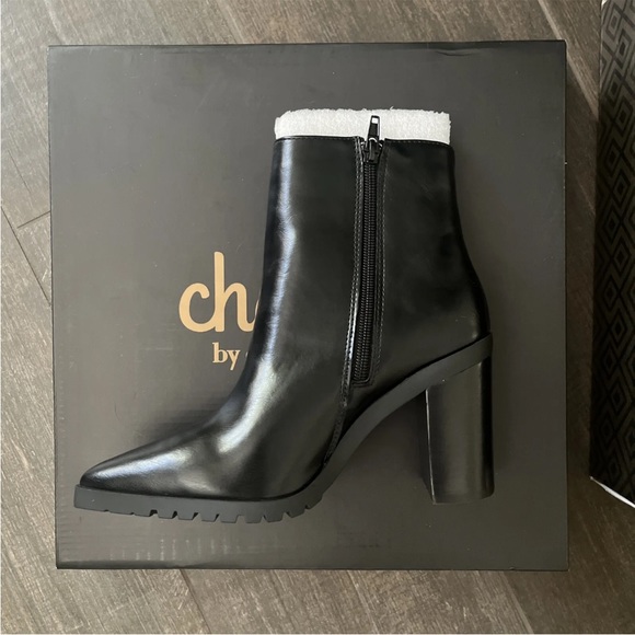NIB Charles by Charles David Womens Dominate Pointed Toe Zip Ankle Black Boots - Picture 4 of 8